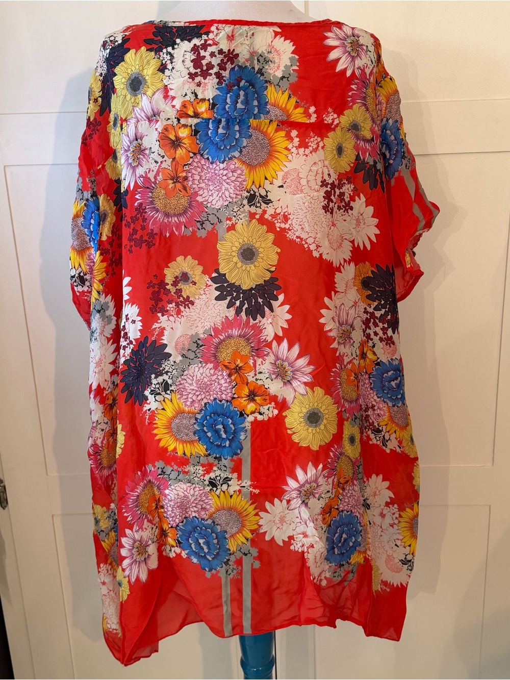 Johnny Was Red Floral V-Neck Tunic Top 1X - Picture 2 of 5